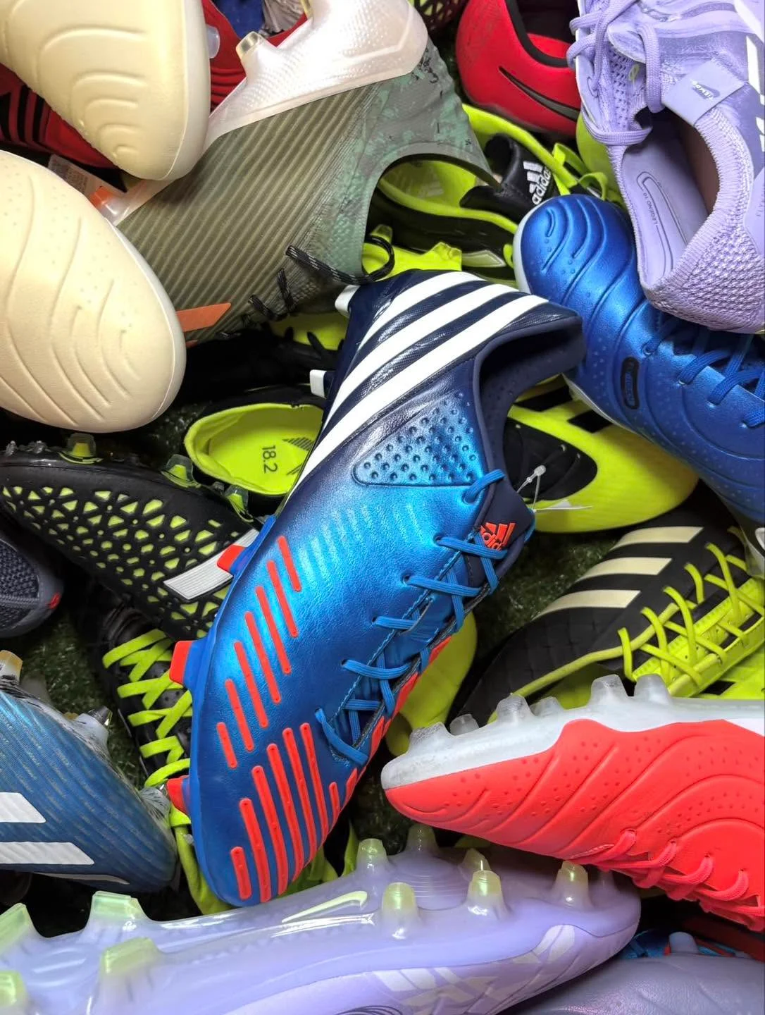 Soccer Shoes Pallets Wholesale With 250 Pairs - Image 3