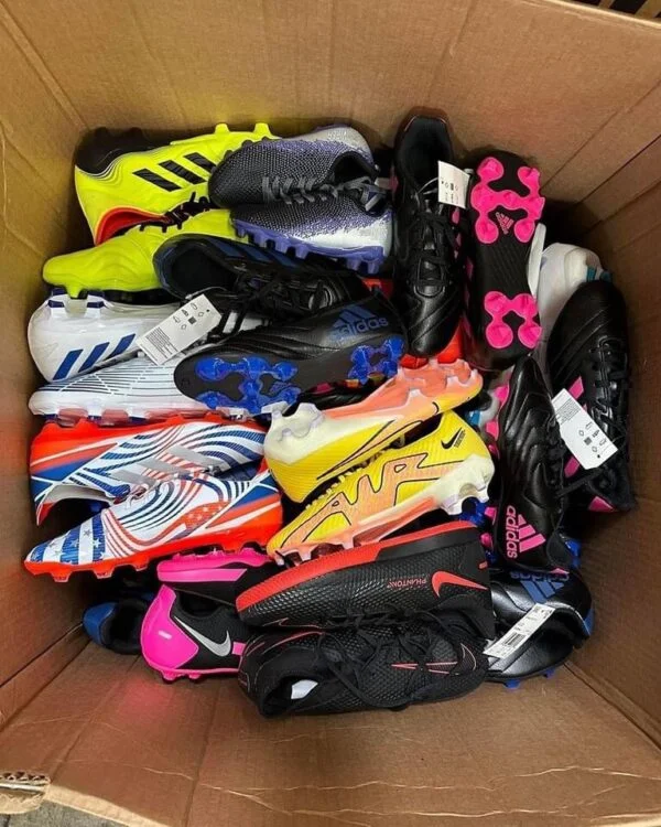 Soccer Shoes Pallets Wholesale With 250 Pairs