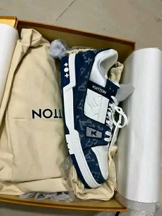 Louis Vuitton Sneakers Shoes Pallets - Image 3