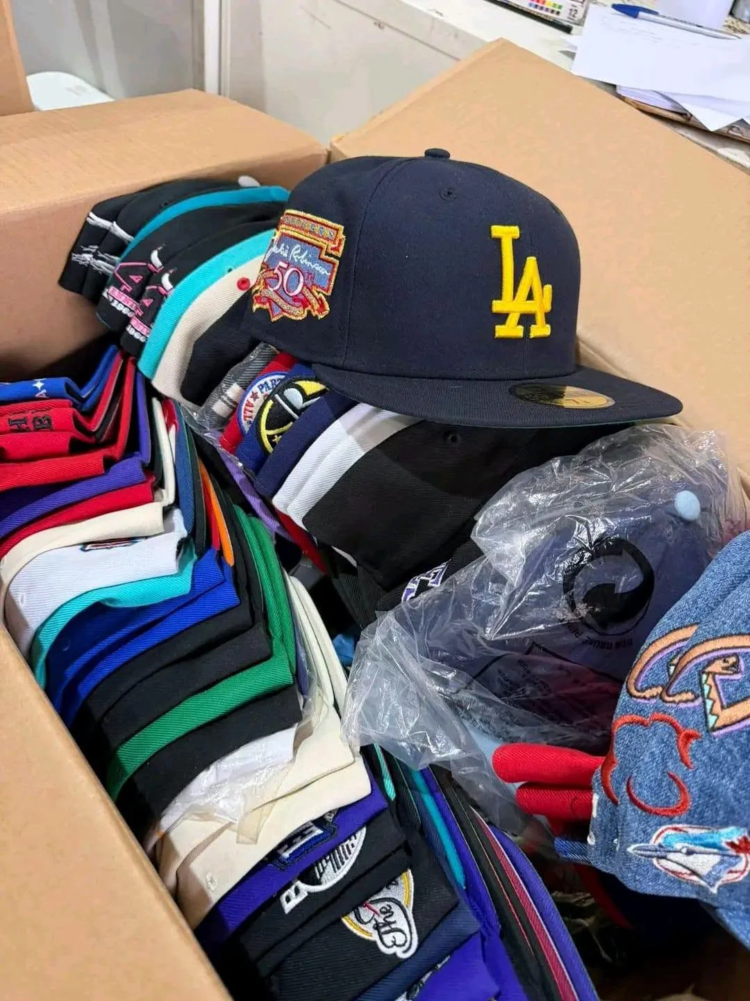 Caps Pallets for Sale With 500+ Pieces